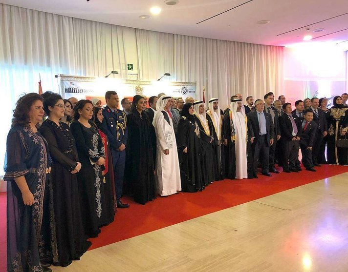 La embajadora de Emiratos Árabes en España, Hissa Abdulla Ahmed Al-Otaiba, estuvo arropada por 50 trabajadores de la delegación diplomático durante la celebración en Madrid del 47 Día Nacional de EAU. (Eva Martín) 