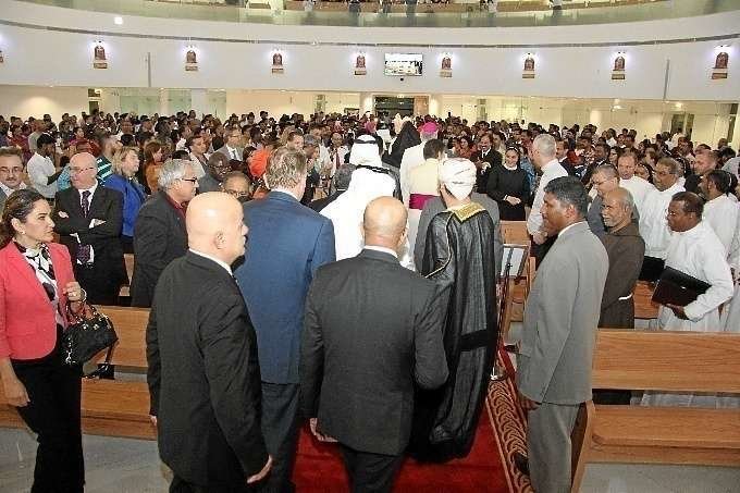Católicos durante la inauguración de la iglesia St. Paul en Abu Dhabi. (ELCORREO)