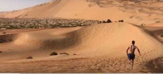 Una captura de pantalla del vídeo distribuido por Llorente en el desierto de Abu Dhabi.