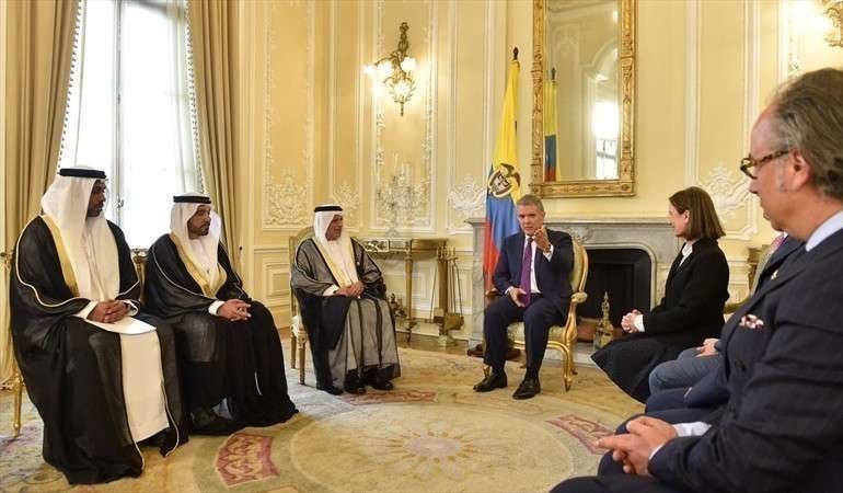 Embajador de EAU junto al presidente de Colombia.