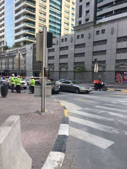 El tráfico ha quedado reestablecido en los alrededores de la Torre Antorcha tras la limpieza de los escombros. (Policía de Dubai)