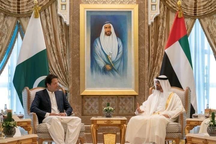 El primer ministro de Pakistán junto al príncipe heredero de Abu Dhabi durante su visita en noviembre de 2018.