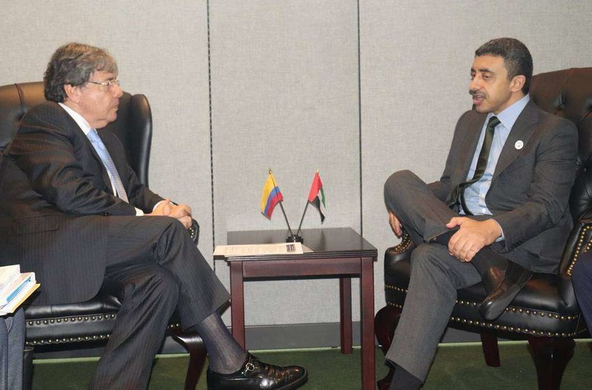 Los ministros de EAU y Colombia durante su encuentro en Nueva York.