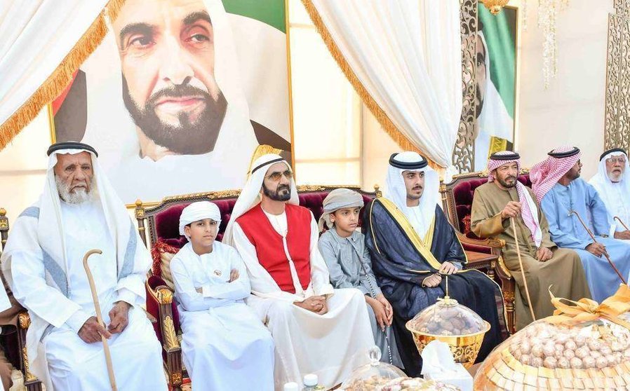 El jeque Mohammed bin Rashid Al Maktoum asiste a una boda en Dubai. (WAM)