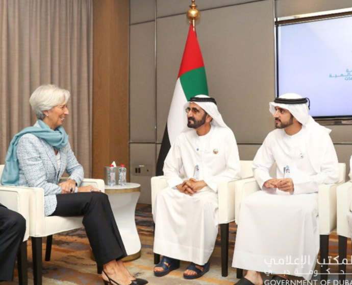 La directora del Fondo Monetario Internacional junto al gobernante y el príncipe heredero de Dubai.