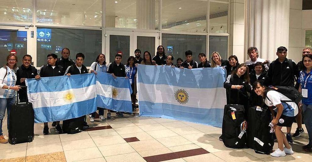 Delegación argentina de deportistas a su llegada a Dubai. (Cedida)
