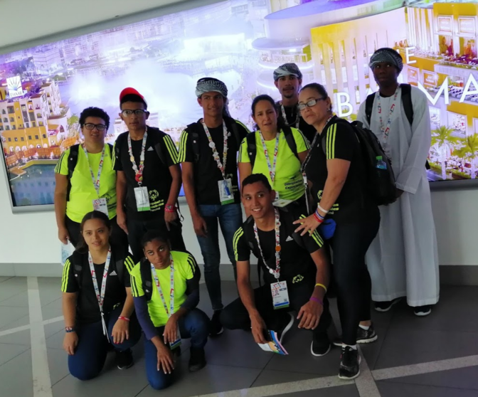 Nadadores panameños de Olimpiadas Especiales en Dubai Mall. (EL CORREO)