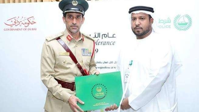 Mohammed Abdullah Belal recibe un diploma. (alramsnet, Instagram)