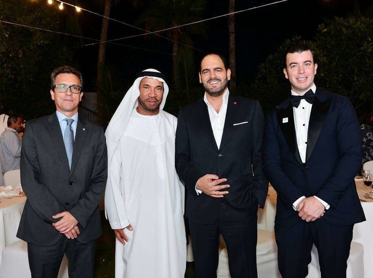De izquierda a derecha, el embajador de España, el emirati Albwardy, Arturo Manso y el presidente del SBC. (Manaf K. Abbas)