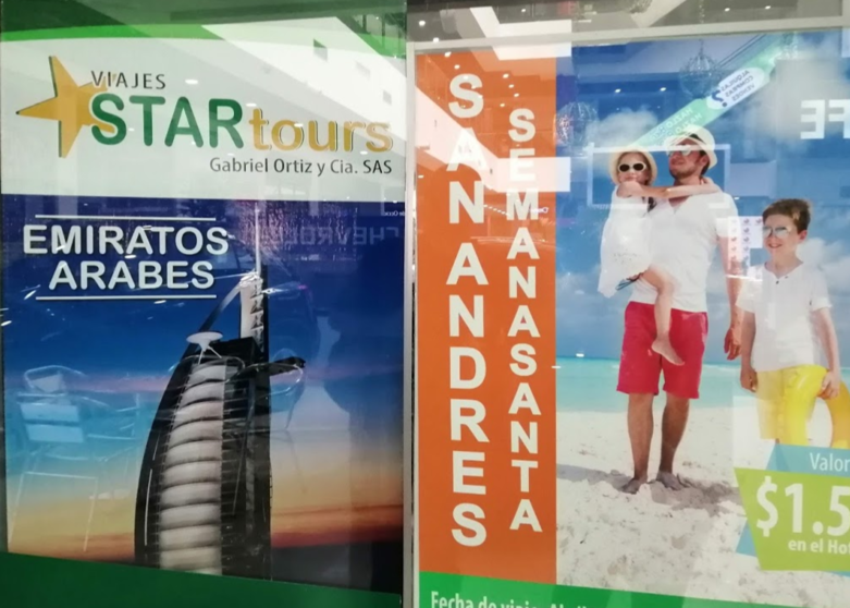 Publicidad sobre Emiratos Árabes en una agencia de viajes de Cali (Colombia). (EL CORREO)