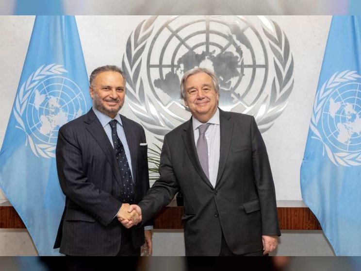 El ministro de Exteriores de EAU junto al secretario general de la ONU.