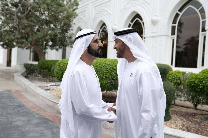 El gobernante de Dubai y el príncipe heredero de Abu Dhabi durante la reunión de este lunes.