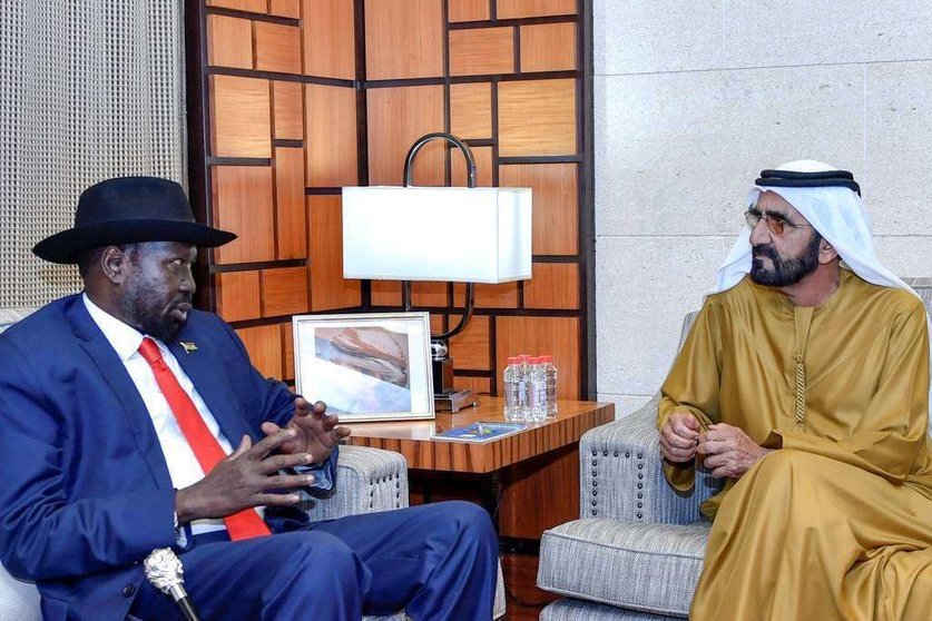 El gobernante de Dubai con el presidente de Sudán del Sur.