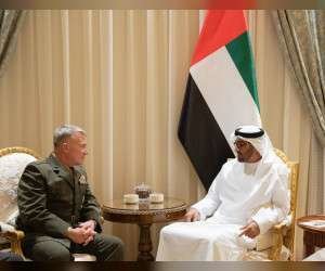 El príncipe heredero de Abu Dhabi y el general Kenneth F. Mckenzie.