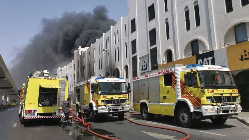 Defensa civil de Dubai difundió esta imagen del incendio.