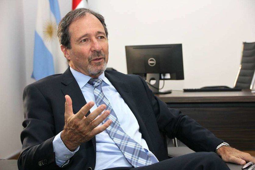 Fernando de Martini, durante la entrevista en su despacho de la Embajada de Argentina en Abu Dhabi. (R. Pérez / EL CORREO)