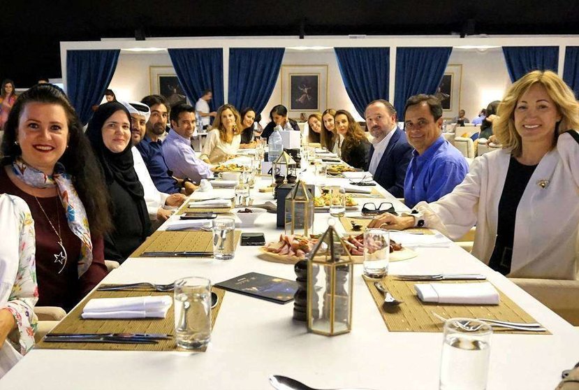 El iftar de Españolas en Abu Dhabi ofreció un inmejorable ambiente. (Marta del Olmo / EL CORREO)