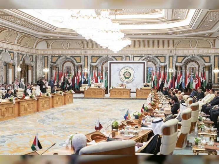 El rey Salman preside la cumbre del CCG en el Palacio de Al-Safa. (WAM)