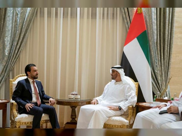 Mohamed bin Zayed junto al presidente del Consejo de Representantes de Irak