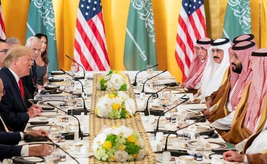 donald Trump frente al príncipe heredero de Arabia Saudita durante la Cumbre del G20 en Japón.
