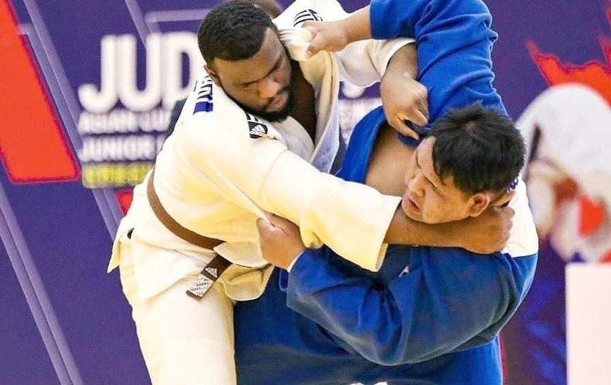 Un momento de la pelea en la que Al-Darmaki logró la medalla de bronce en Hong Kong. (WAM)