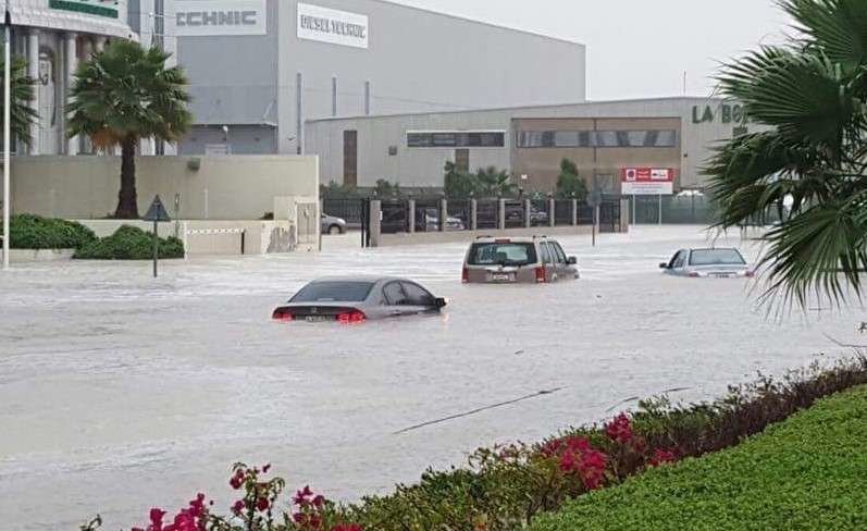 Redes sociales mostraron inundaciones por lluvia en Al Ain.