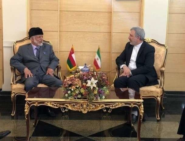 Un momento del encuentro entre los ministros de Omán e Irán.
