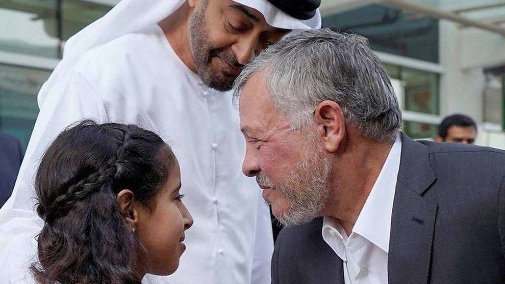 El rey Abdullah y el jeque Mohamed bin Zayed se reúnen para almorzar en Jones the Grocer en Abu Dhabi.