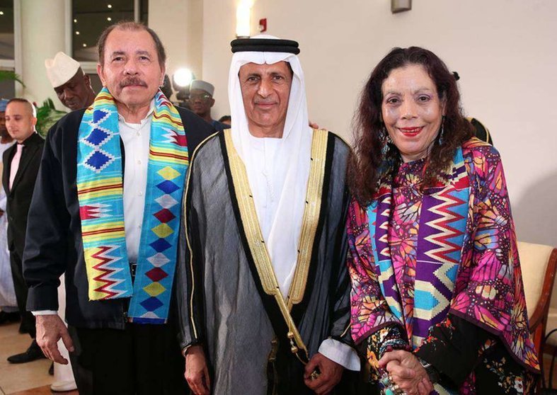 En el centro de la imagen el embajador de EAU, Salem Alowais y a su derecha el presidente de Nicaragua.