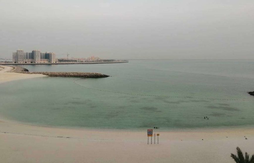 Una playa de Emiratos Árabes en verano. (EL CORREO)