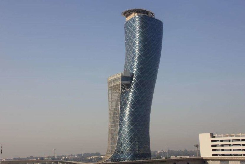 El edificio Capital Gate de Abu Dhabi. (EL CORREO)