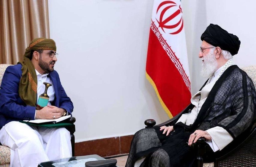 El líder de los hutíes con el ayatolá iraní el 13 de agosto de 2019.