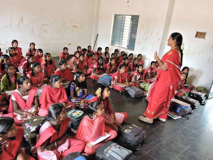 Estudiantes asisten a clase en un centro del Distrito de Anantapur en la India. (Cedida)
