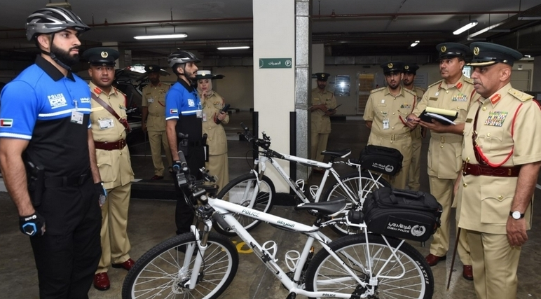 La Policía de Dubai difundió la imagen de su escuadrón ciclista.