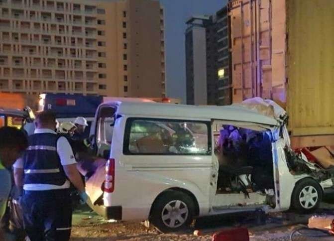 La Policía de Dubai difundió esta imagen del minibús siniestrado.