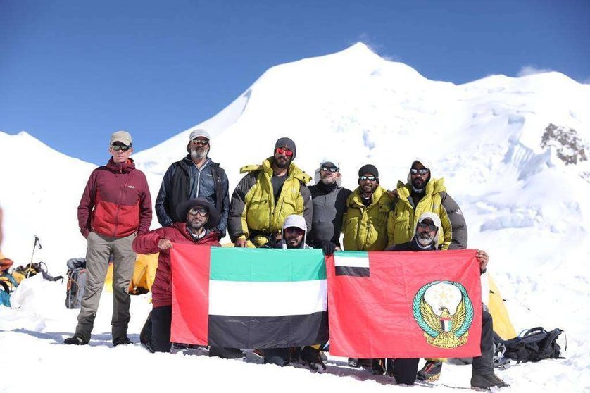 Militares emiratíes en las cumbres de Himalaya. (WAM)