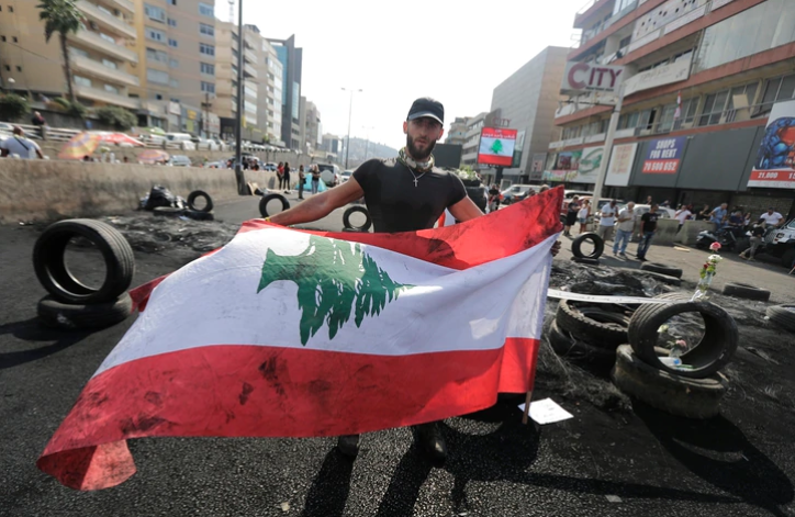 Un manifestante en Beirut. (AFP)