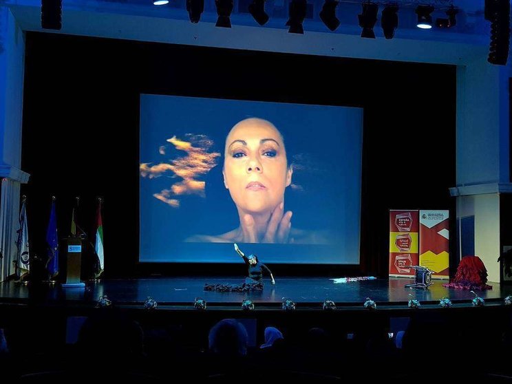 Representación de ‘Sueños reales de cuerpos posibles’ en la Sorbona de Abu Dhabi. (Mireira Julià / EL CORREO)