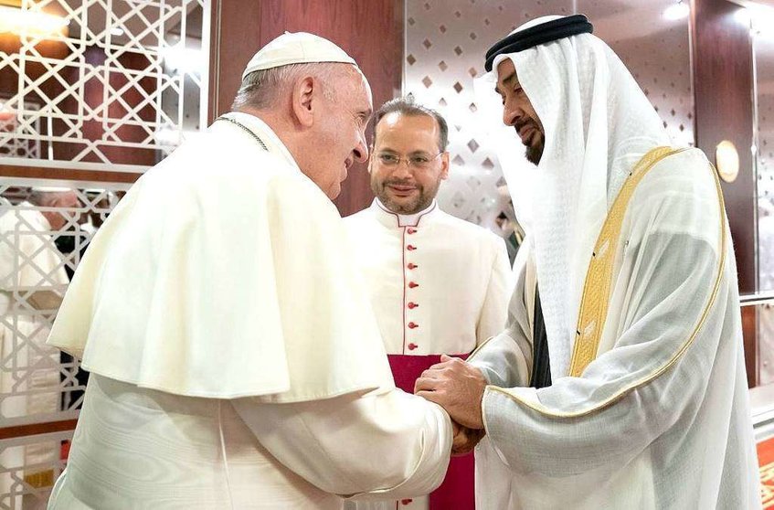 El presidente de EAU da la bievenida al Papa en febrero de 2019. (@MohamedBinZayed)