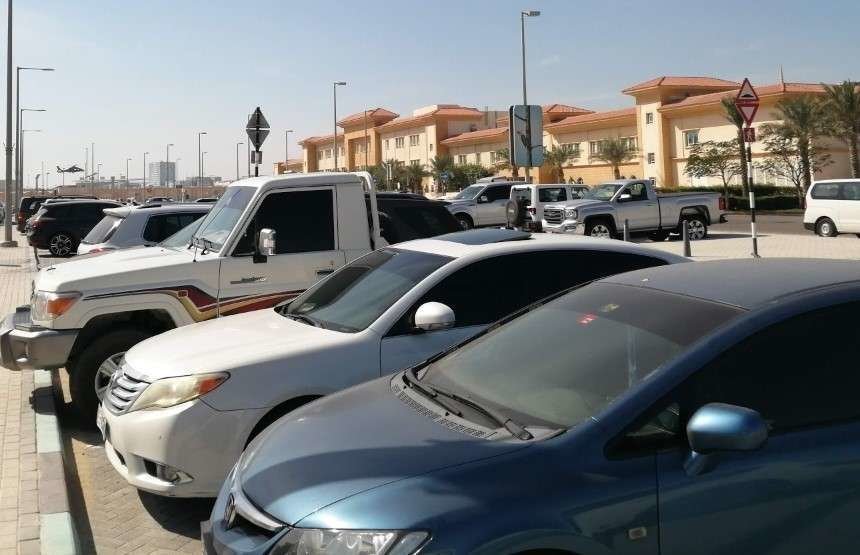 A modo ilustrativo, vehículos en Abu Dhabi. (EL CORREO)