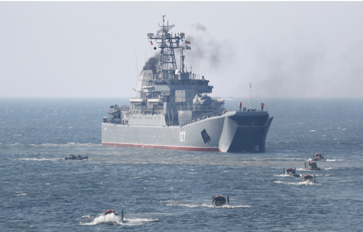 Un buque de asalto anfibio ruso. (Reuters)