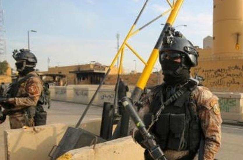 Personal militar custodia la Zona Verde de Bagdad.
