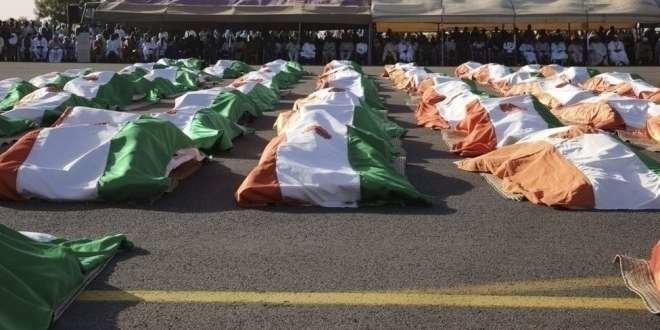 Los cuerpos de las víctimas tras el ataque en Níger.