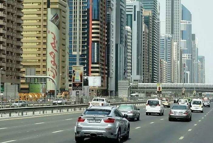 Perspectiva de Sheikh Zayed Road en Dubai.