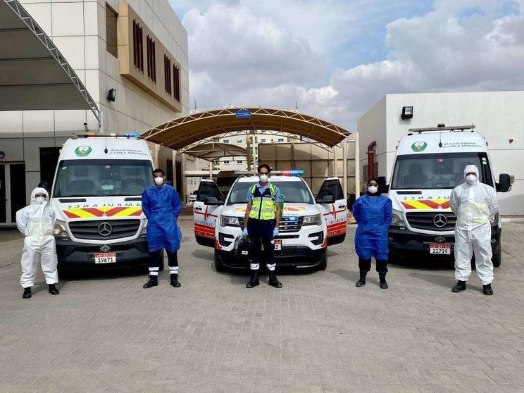 Personal de emergencias en EAU. (WAM)