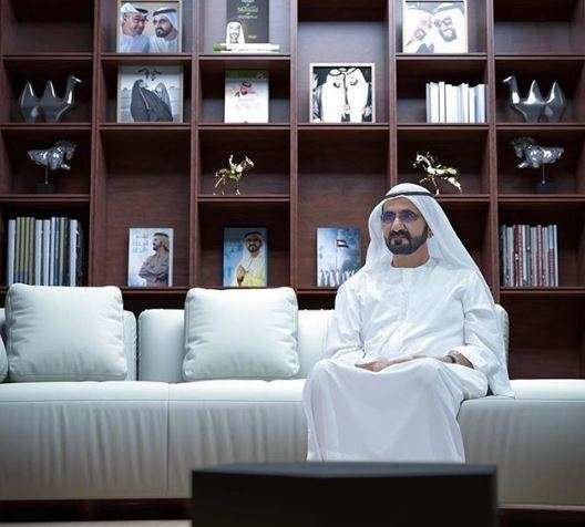 El gobernante de Dubai en  su casa en una publicación de Instagram.