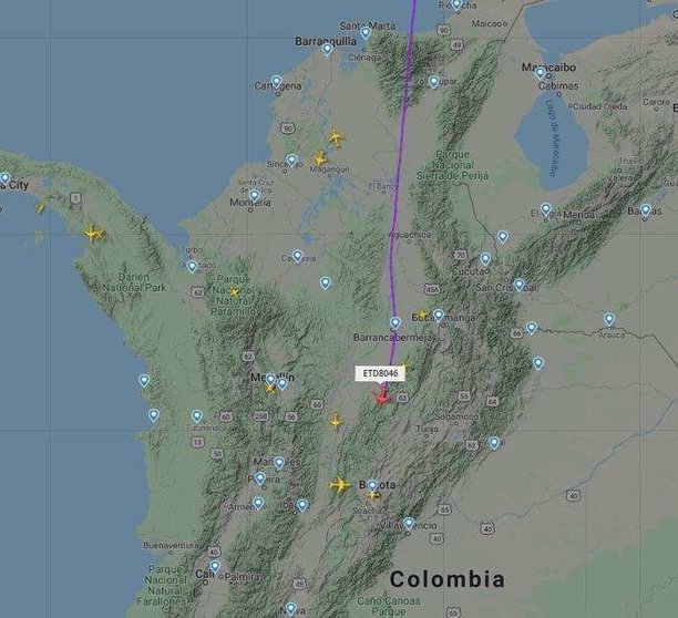 Una captura de pantalla de la web Flightradar24 del avión de Etihad a punto de aterrizar en Bogotá.