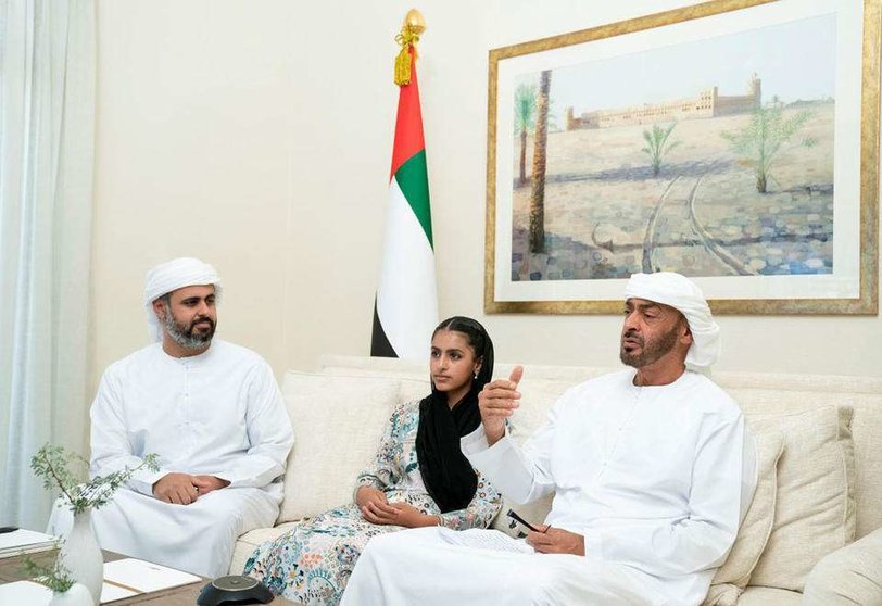 El jeque Theyab bin Mohamed bin Zayed Al Nahyan, miembro del Consejo Ejecutivo de Abu Dhabi , la jequesa  Salama bint Mohamed bin Hamad bin Tahnoon Al Nahyan y el príncipe heredero de Abu Dhabi. ( WAM)