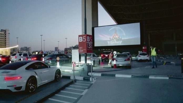 Una imagen del cine al aire libre en el Mall of the Emirates de Dubai.