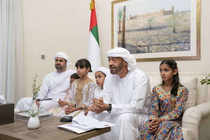El príncipe heredero de Abu Dhabi y miembros de la familia real. (WAM)